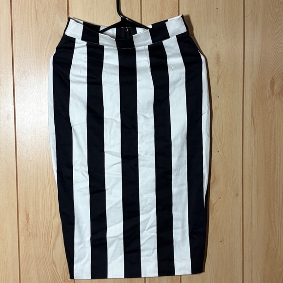 La Femme en Noir - Beetlejuice striped pencil skirt - Picture 4 of 4